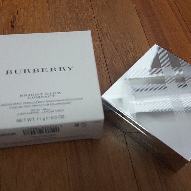 Burberry bright glow compact store