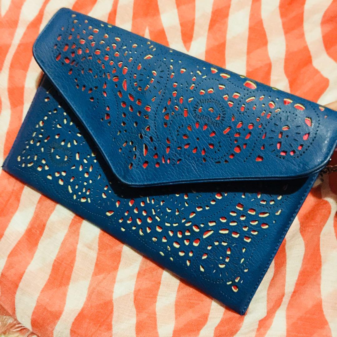 EGG Clutch Bag (Category: Clutches) located in Caloocan City. Submitted by lovelunaa (Listing ID 184498068, Image 1). Description: .