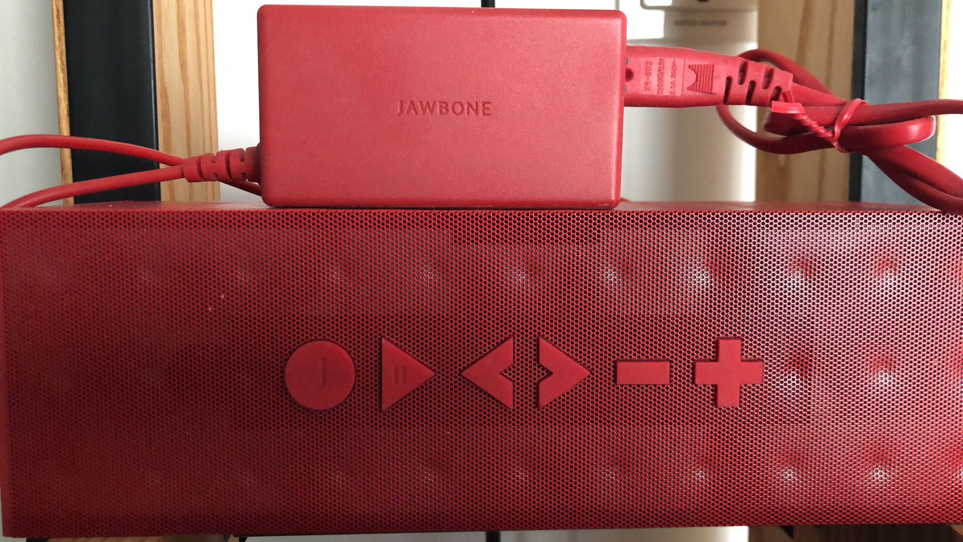 jawbone jambox red