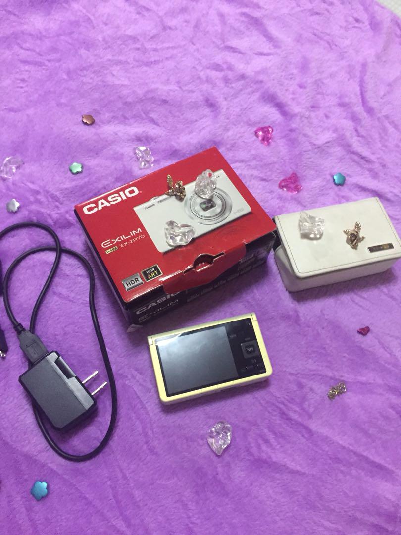 Limited Casio Exilim Vlogger’s Camera from Japan (Category: Video Cameras) located in Manila. Submitted by stefandraboutique (Listing ID 184440335, Image 3). Description: Inclusive of: •Box •Charger •Case Rfs: Decluttering MOP: BDO only (please) Meet Up: Around UST Sf: MM- 100 Provincial- 150 All products are to be cleaned and polished before giving away except for the new ones. Thank you! Enjoy shopping ✨ .