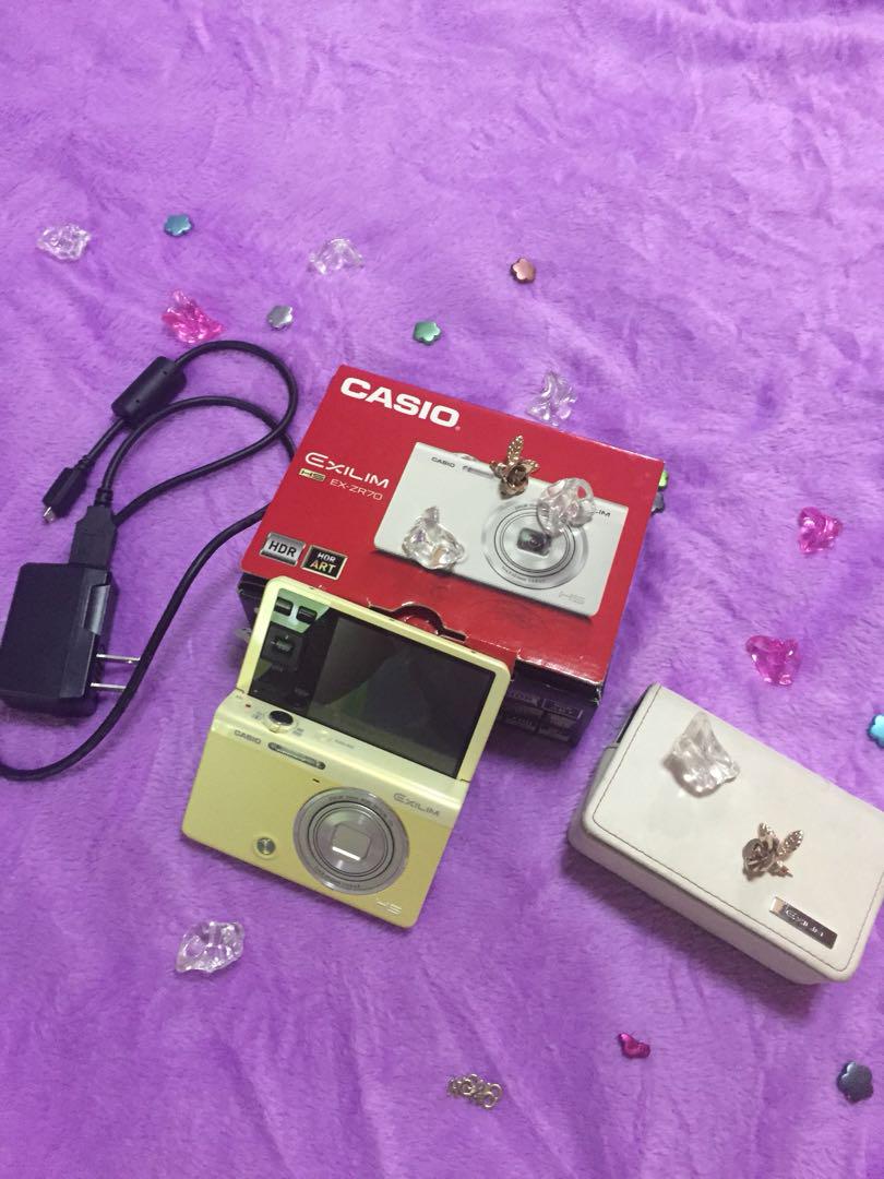 Limited Casio Exilim Vlogger’s Camera from Japan (Category: Video Cameras) located in Manila. Submitted by stefandraboutique (Listing ID 184440335, Image 2). Description: Inclusive of: •Box •Charger •Case Rfs: Decluttering MOP: BDO only (please) Meet Up: Around UST Sf: MM- 100 Provincial- 150 All products are to be cleaned and polished before giving away except for the new ones. Thank you! Enjoy shopping ✨ .