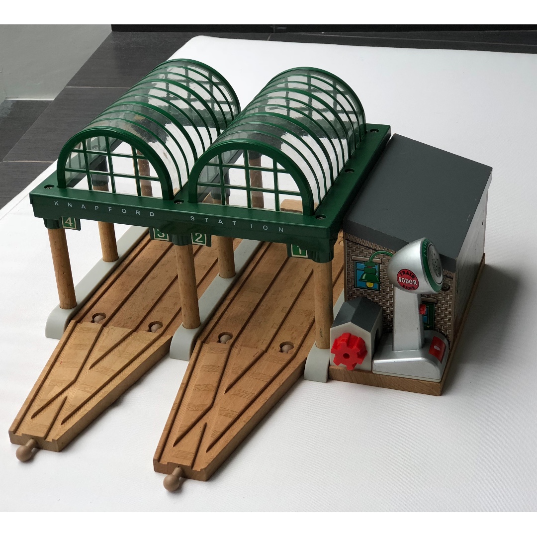 Thomas and Friends Wooden Railway Deluxe Knapford Station