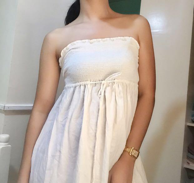 White smocked cotton dress (Category: Dresses) located in Palo. Submitted by claclax28 (Listing ID 184491691, Image 1). Description: Used once Almost new Smocked Fits medium-large Model height: 5’7” Check out my feed for more items❤️.