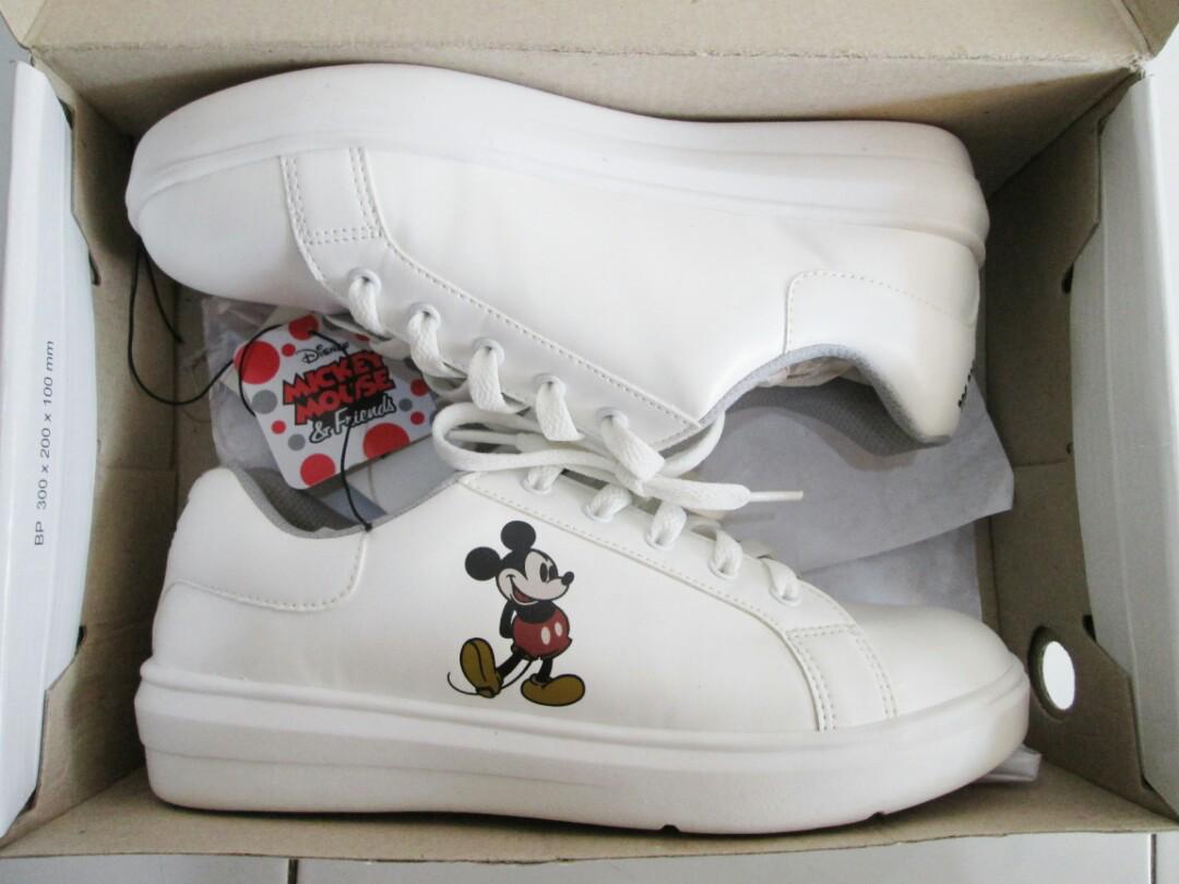 White Sneakers Nevada X Mickey Limited Edition Sneaker Putih Fesyen Wanita Sepatu Di Carousell
