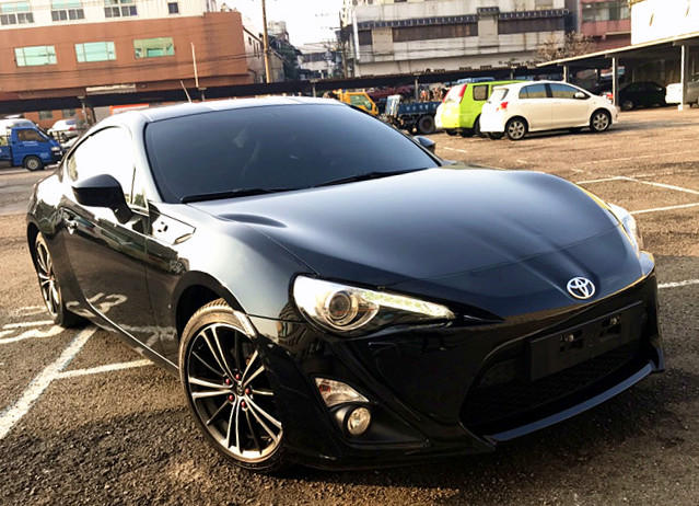 13年86 黑熱門車中古車二手車 汽車 汽車出售在旋轉拍賣