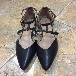 PRELOVED BLACK STUDDED FLATS