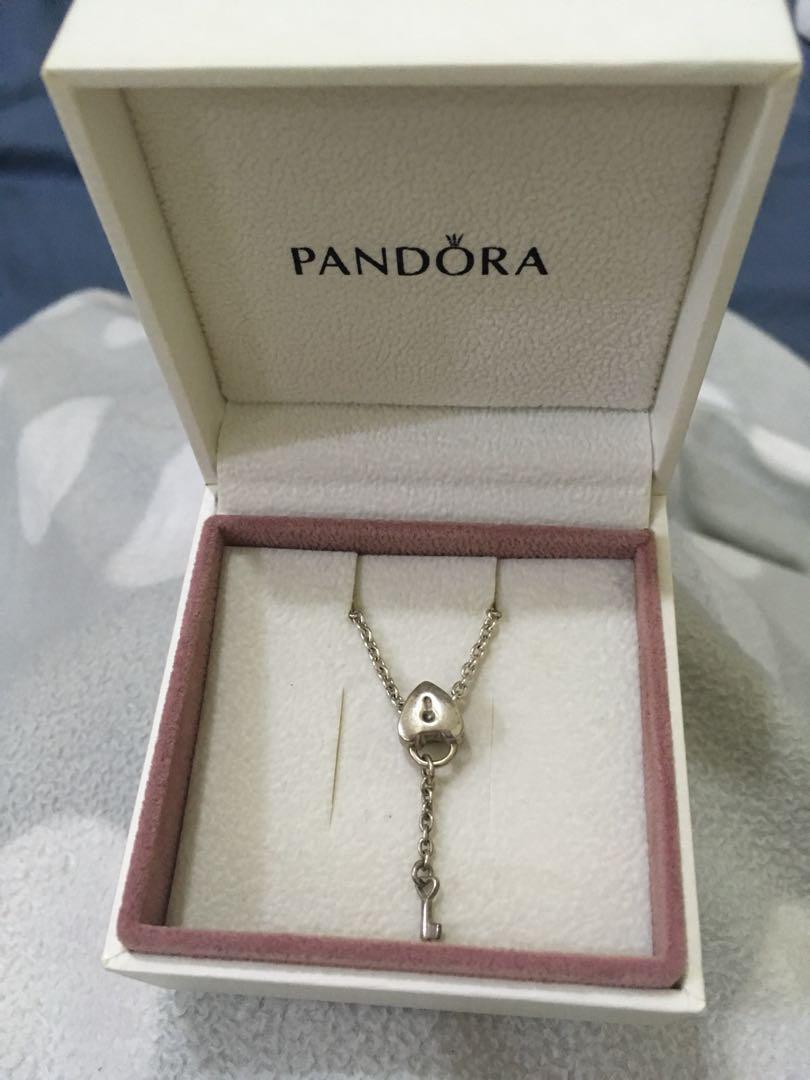 💯 Authentic Preloved (Category: Necklaces) located in Pasig City. Submitted by mucho06 (Listing ID 179135863, Image 1). Description: .