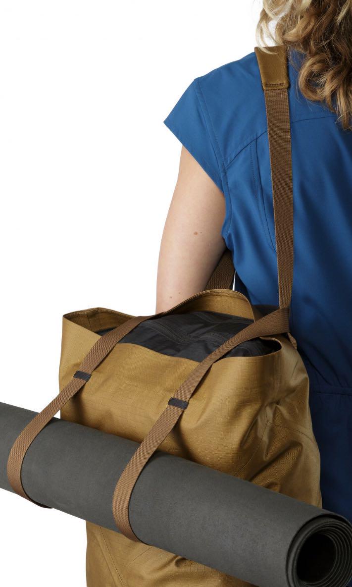 ARC TERYX Blanca 19 Tote Centaur Men s Fashion Bags Sling Bags on Carousell