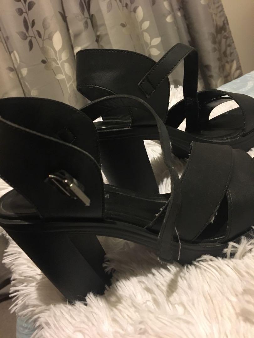 Black high heels (Category: Shoes) located in Christchurch. Submitted by kaycee_louise2 (Listing ID 184636711, Image 1). Description: Size 7 cute black high heels really comfy and good for going out.