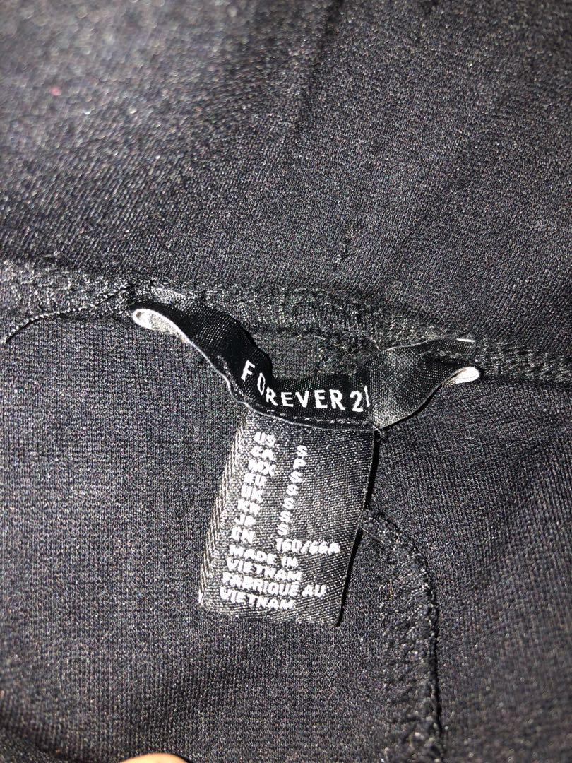 Forever 21 Pencil Skirt in Black (Category: Skirts) located in Taguig. Submitted by cathxv (Listing ID 184690166, Image 3). Description: Used twice. No inner lining, stretchy fabric..