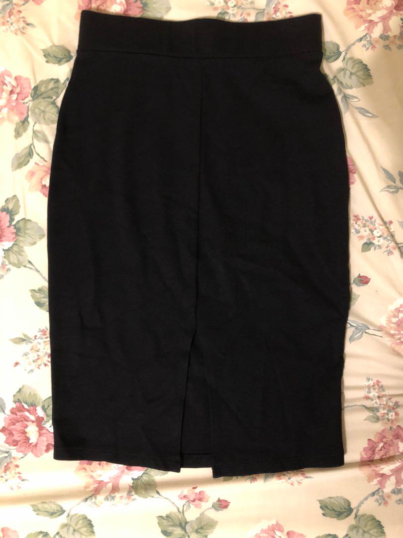 Forever 21 Pencil Skirt in Black (Category: Skirts) located in Taguig. Submitted by cathxv (Listing ID 184690166, Image 2). Description: Used twice. No inner lining, stretchy fabric..