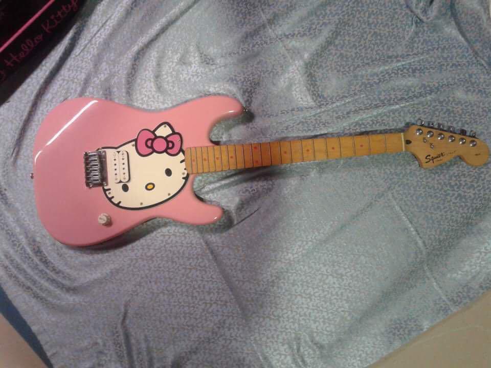 Hello Kitty Electric Guitar, Hobbies & Toys, Music & Media, CDs & DVDs