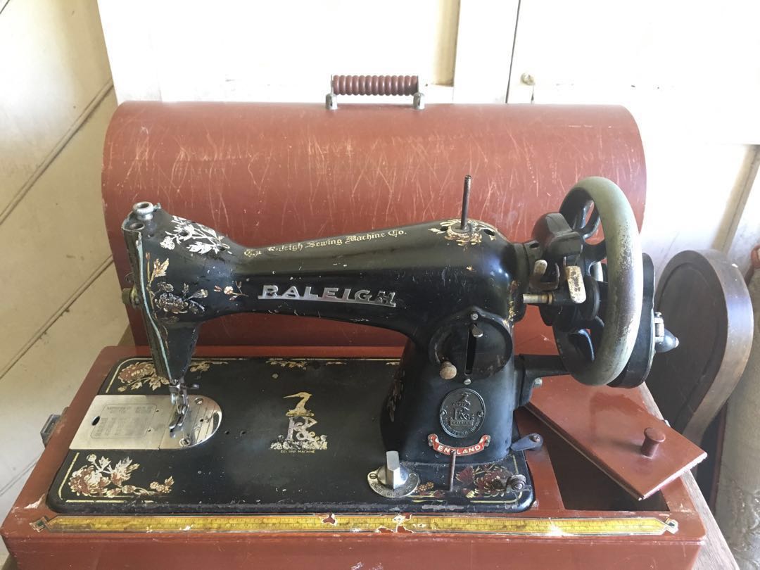 Mesin Jahit/ Sewing Machine Raleigh Vintage, Hobbies & Toys