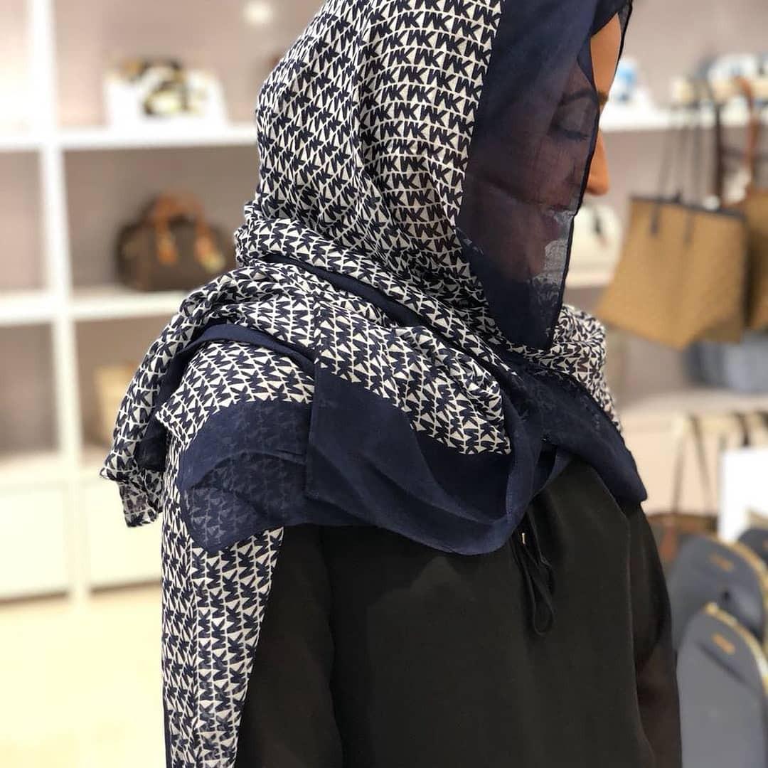 Michael kors top signature scarf