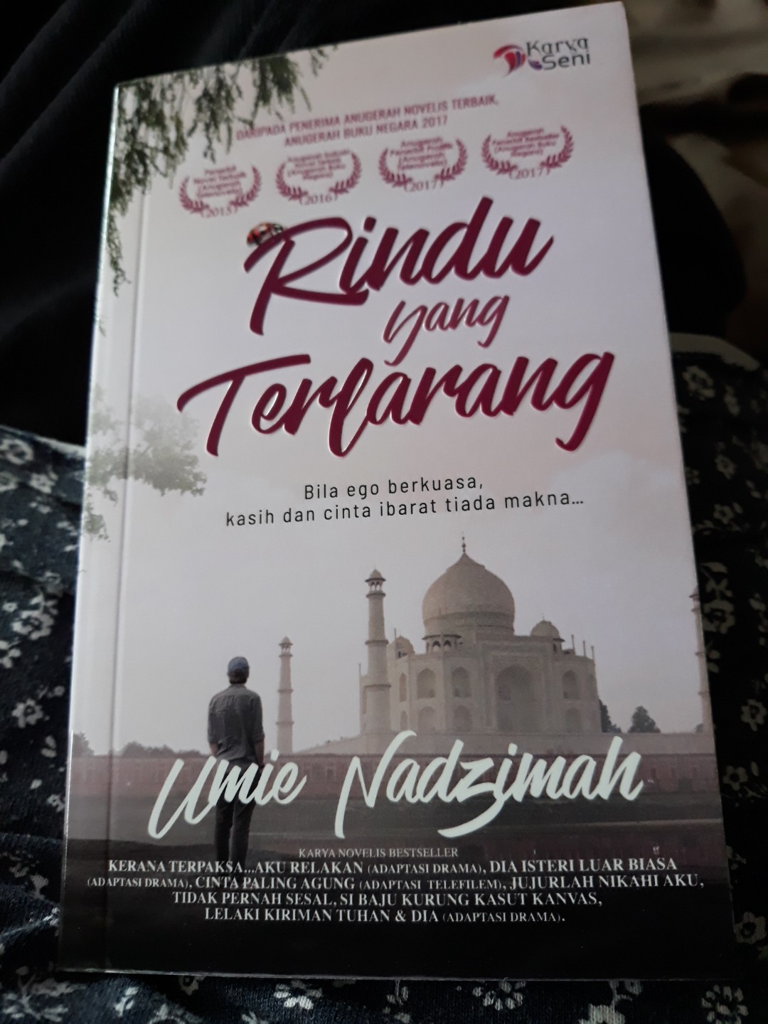 Novel Rindu Yang Terlarang Books Stationery Books On Carousell