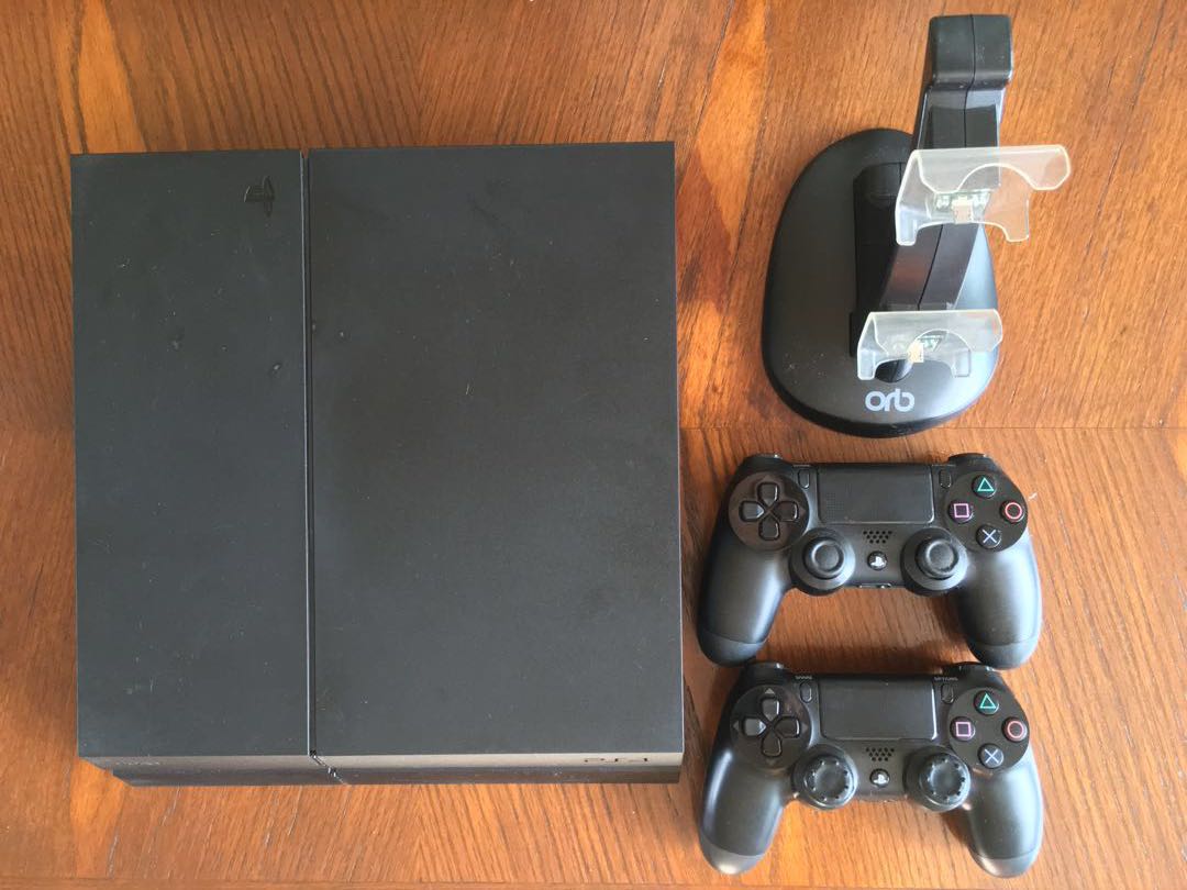 Playstation 4 + 2 Controllers and Controller Stand, Video Gaming