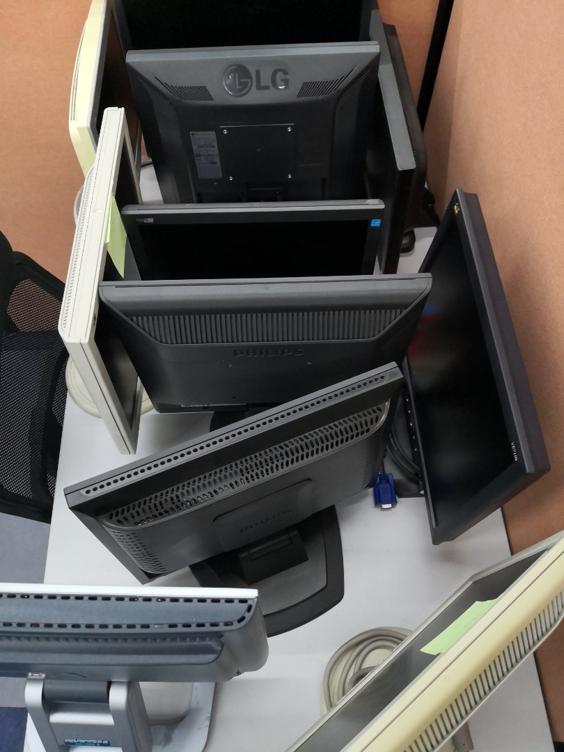 Various sizes of LCD monitor (clearance), Computers & Tech, Parts
