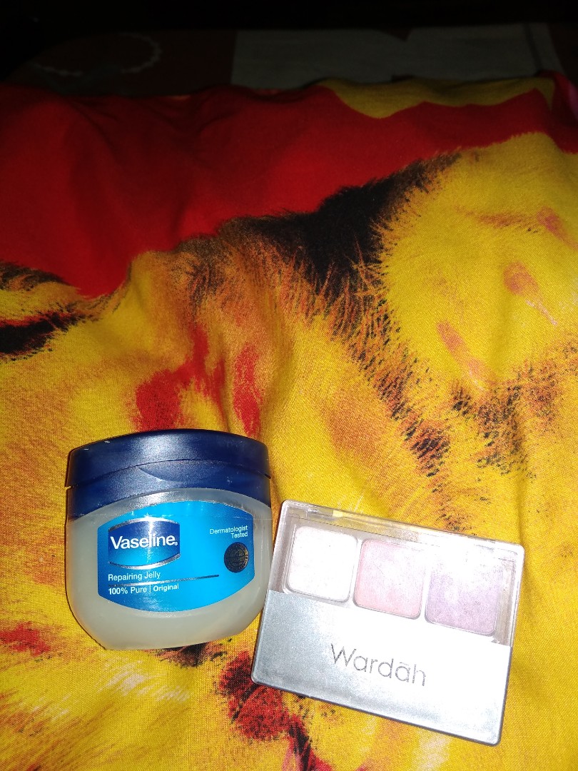 Vaseline Repairing Jelly & Wardah eyeshadow, Kesehatan & Kecantikan