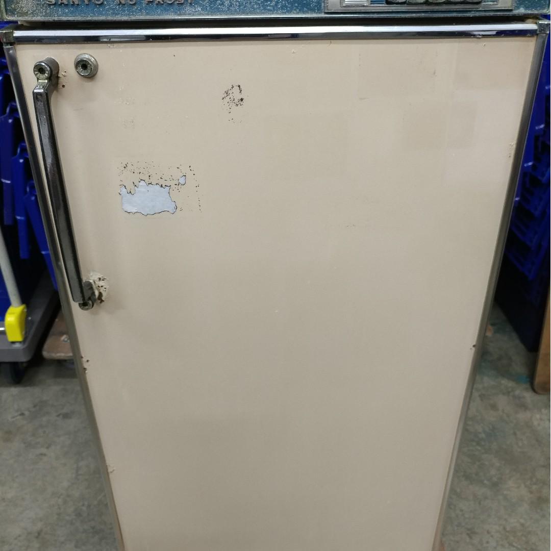 Vintage Sanyo Working Condition Fridge For Sal, Hobbies & Toys