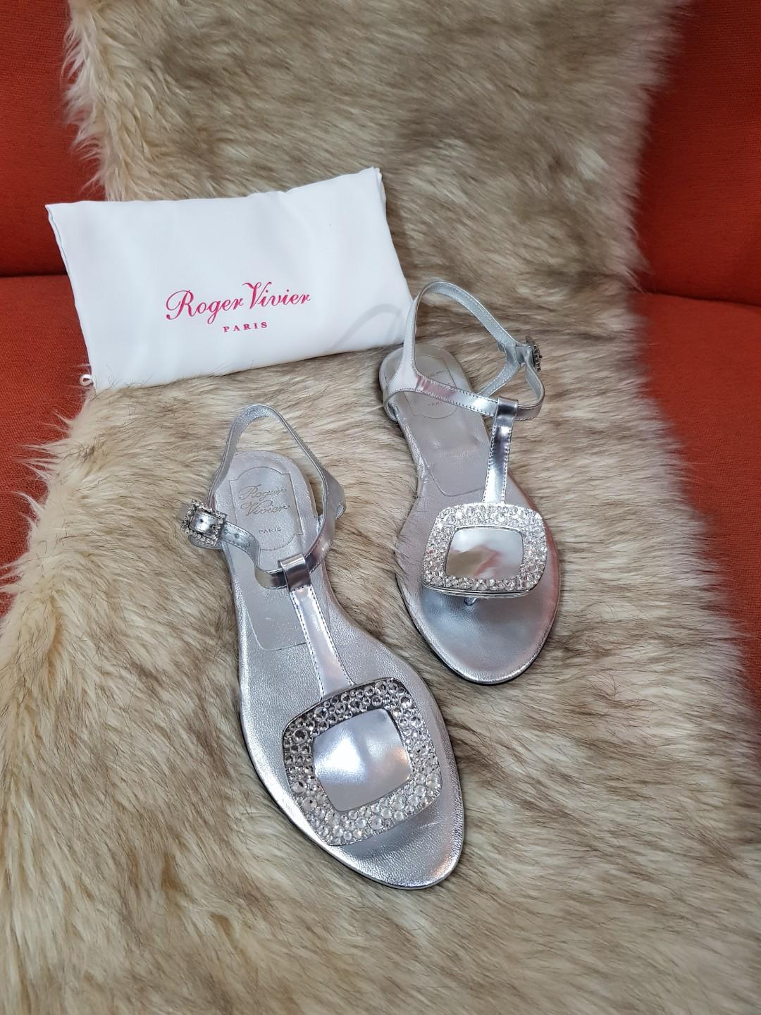 Authentic Brand New Roger Vivier Chips Strass Buckle Flats Thong