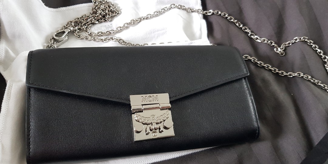 Mcm black wallet deals on chain