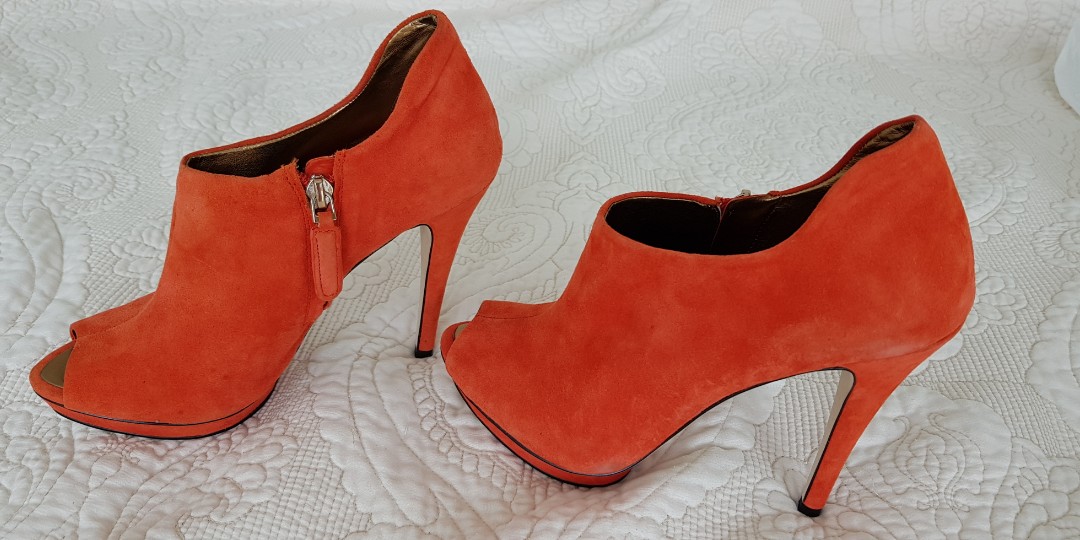 bcbg red heels
