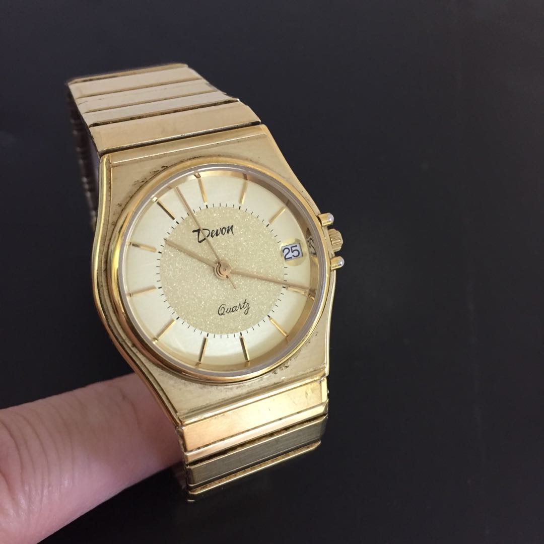 Devon Quartz Vintage Watch, Women's Fashion, Watches & Accessories, Watches on Carousell