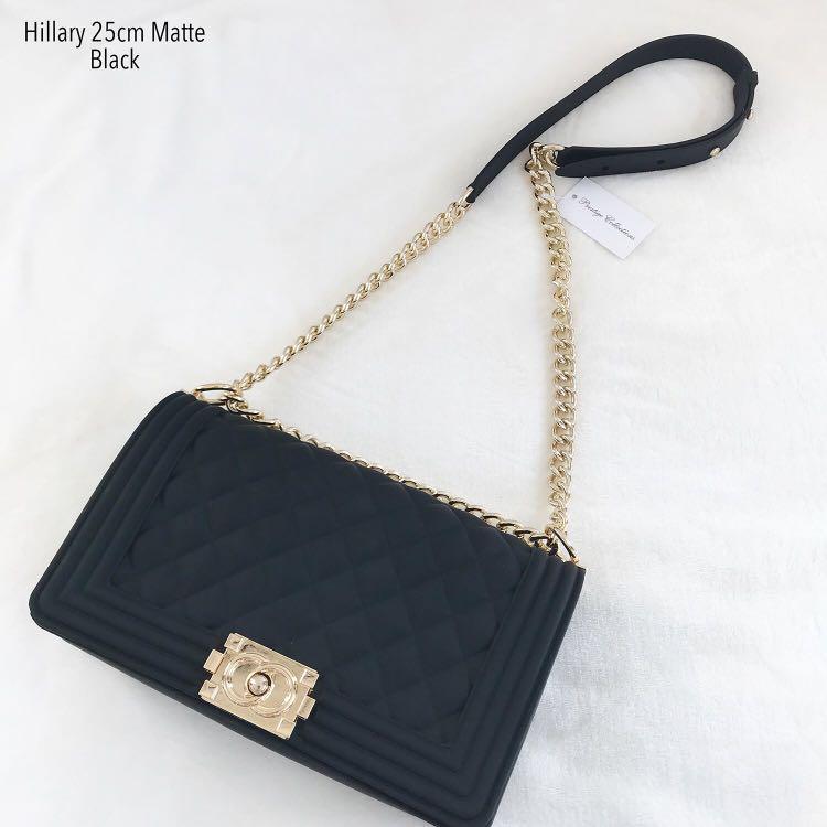 Hillary matte 25cm Sangria Red (Category: Beach Bags) located in Quezon City. Submitted by everythingnewph (Listing ID 183406673, Image 3). Description: Details: made of high quality ecofriendly Jelly material original material heavy and sturdy, non fading, and thick material push lock closure with gold and non-tarnish embellishments with adjustable sling strap upgraded to make it lighter for easier use Dimension: 25*9*15cm Weight: 1.02kg.