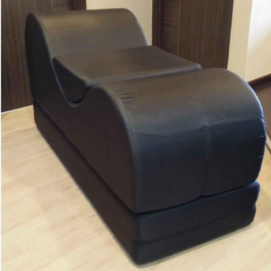 Liberator chaise 2025 lounge yoga chair