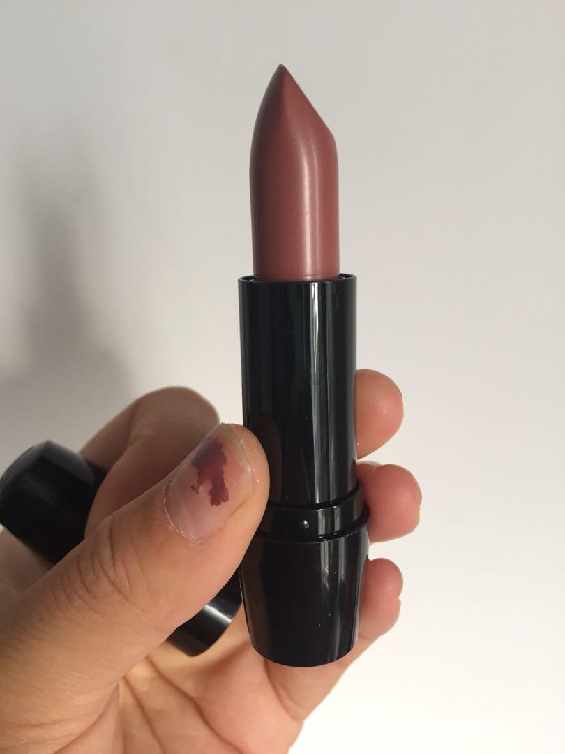 Make up bundle (Category: Makeup) located in Toronto. Submitted by creaturesoftweed (Listing ID 184863164, Image 2). Description: Everything lightly used. Lots of product left. Just don’t need them There’s eyeshadow lipstick and lipgloss .