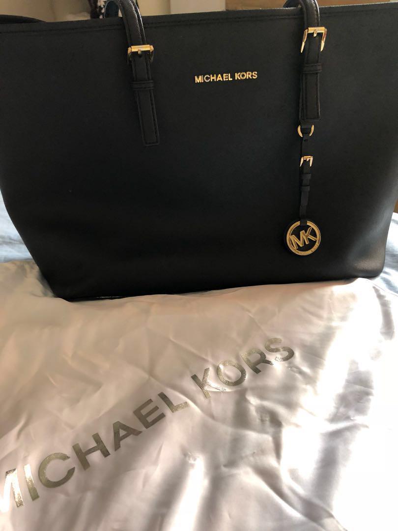New price!! Pre-loved Michael Kors Black Tote bag, Women's Fashion, Bags &  Wallets, Cross-body Bags on Carousell