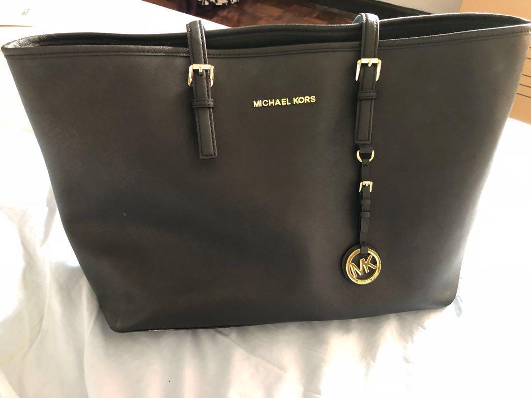 New price!! Pre-loved Michael Kors Black Tote bag, Women's Fashion