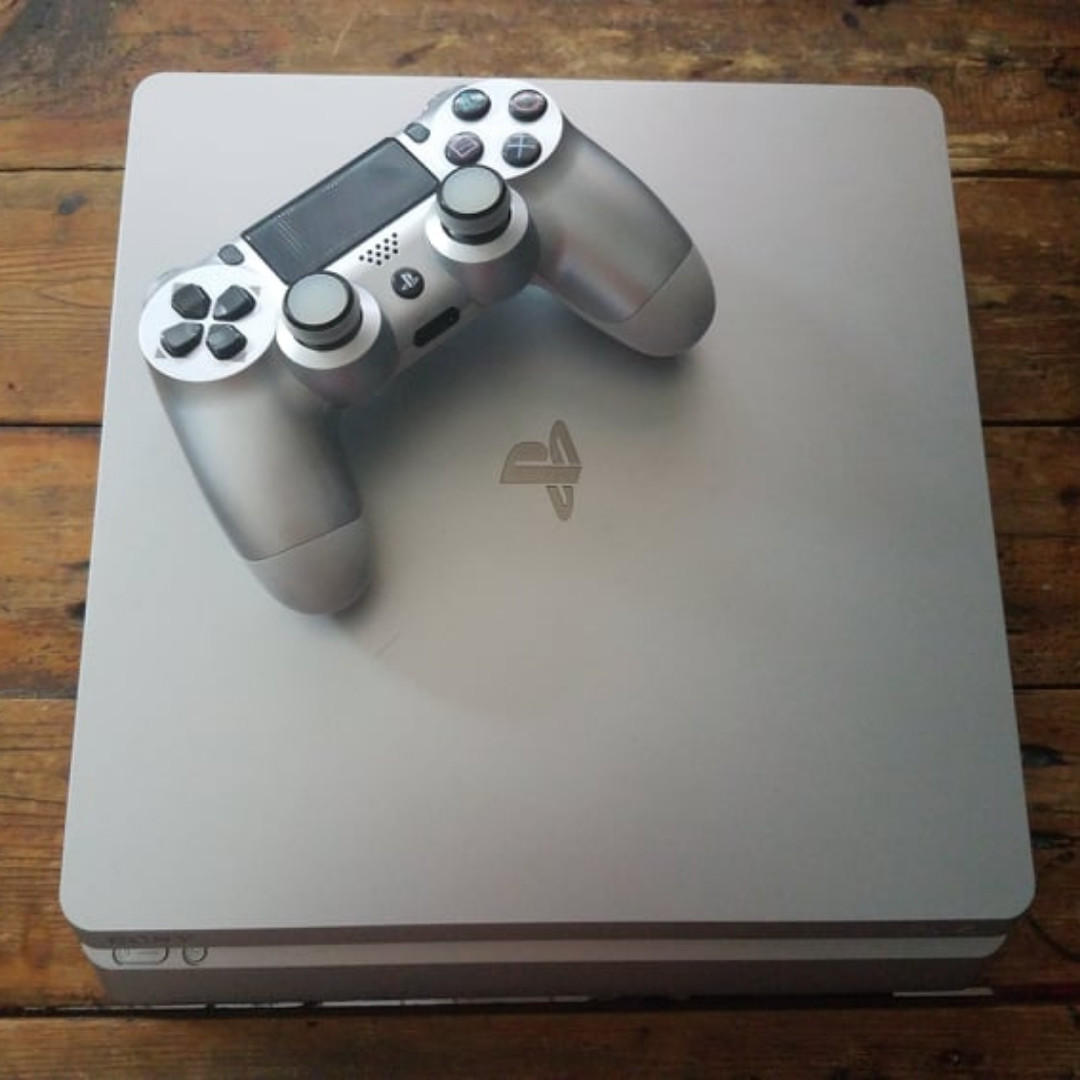 PlayStation 4 Slim 500Go - Gris - Edition limitée Silver