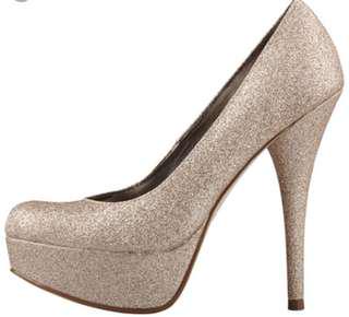 Gold high heels size 8 1/2