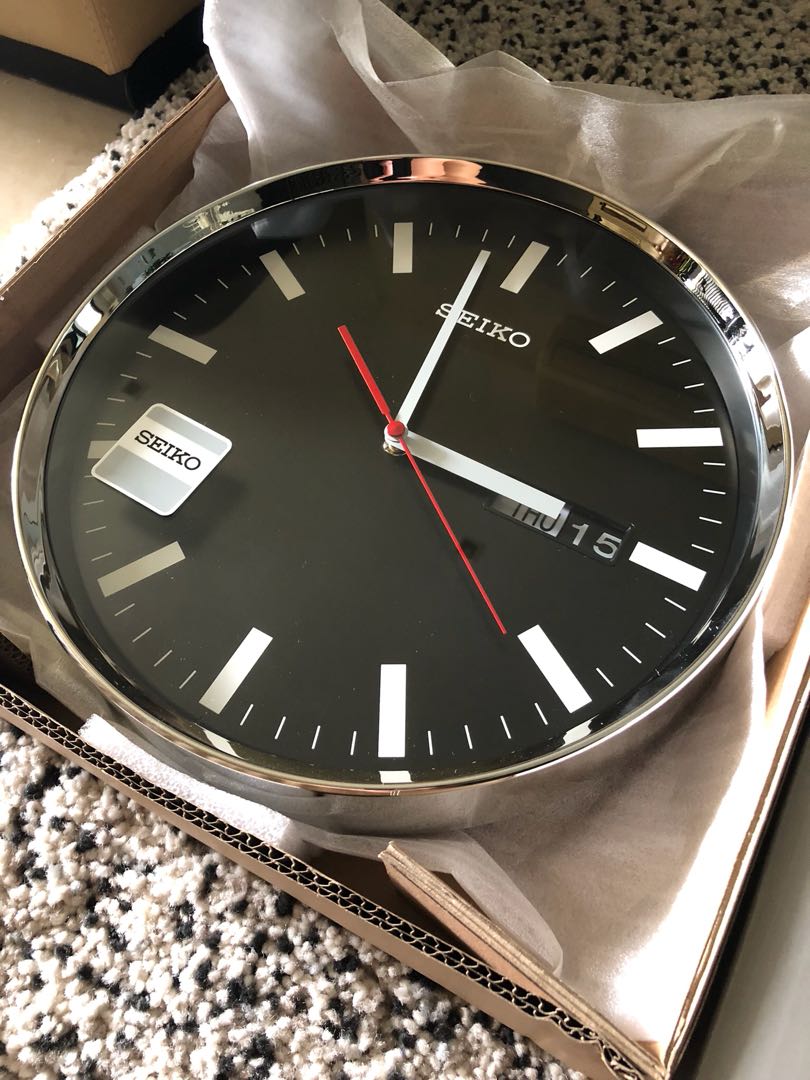 seiko day date wall clock