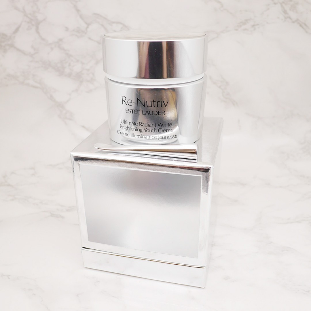 ESTEE LAUDER, ESTEE LAUDER Re-Nutriv Ultimate Radiant White Brightening Youth Creme, ESTEE LAUDER Re-Nutriv Ultimate Radiant White Brightening Youth Creme รีวิว, ESTEE LAUDER Re-Nutriv Ultimate Radiant White Brightening Youth Creme ราคา, ESTEE LAUDER Re-Nutriv Ultimate Radiant White Brightening Youth Creme 5 m., ESTEE LAUDER Re-Nutriv Ultimate Radiant White Brightening Youth Creme 7 ml. ครีมบำรุงผิวกระจ่างใส สีผิวดูสม่ำเสมอยิ่งขึ้น ทั้งช่วยป้องกันและลดเลือนจุดด่างดำ