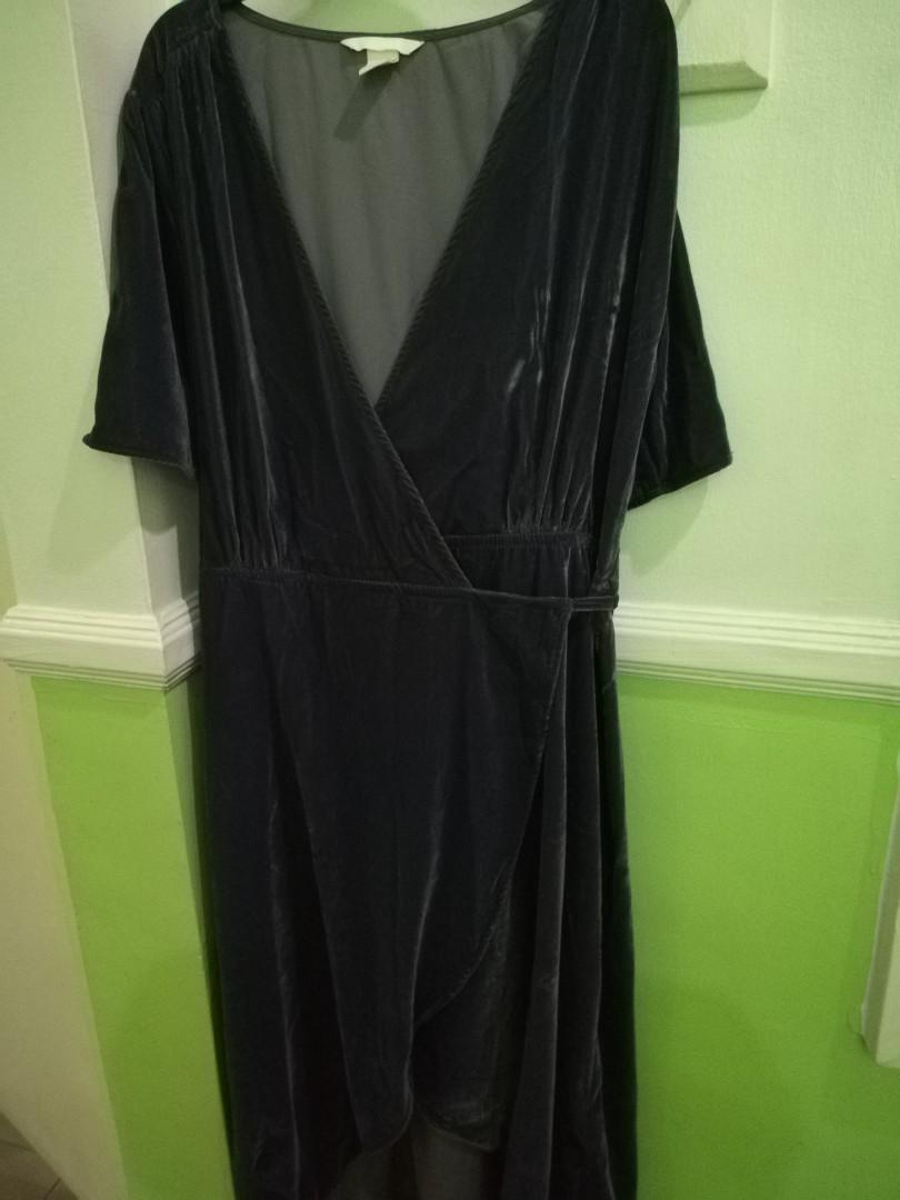 H&m velvet online wrap dress