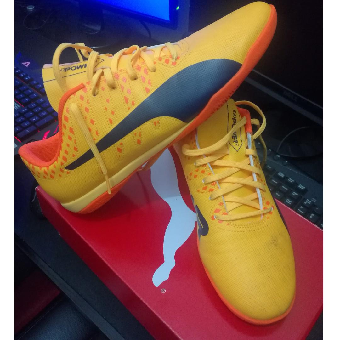 Kasut futsal PUMA Evopower Men s Fashion Activewear on Carousell