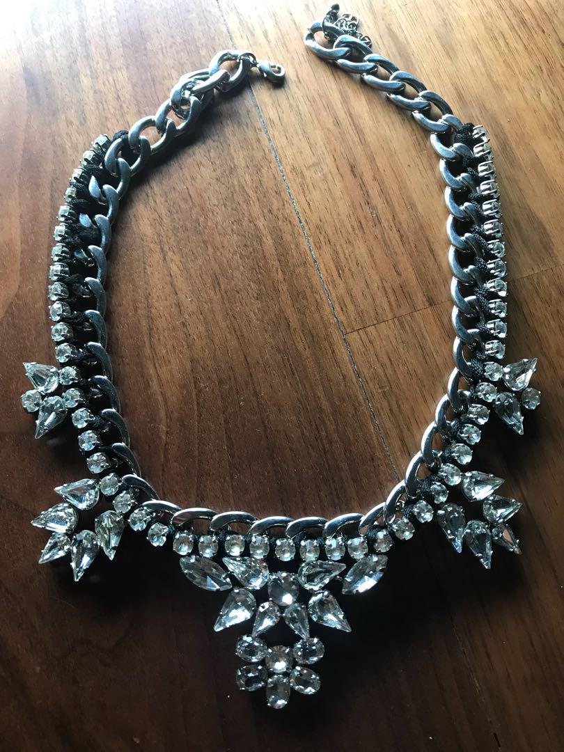 Statement Necklace (Category: Necklaces) located in Singapore. Submitted by TLT23 (Listing ID 185005877, Image 1). Description: Used but like new.