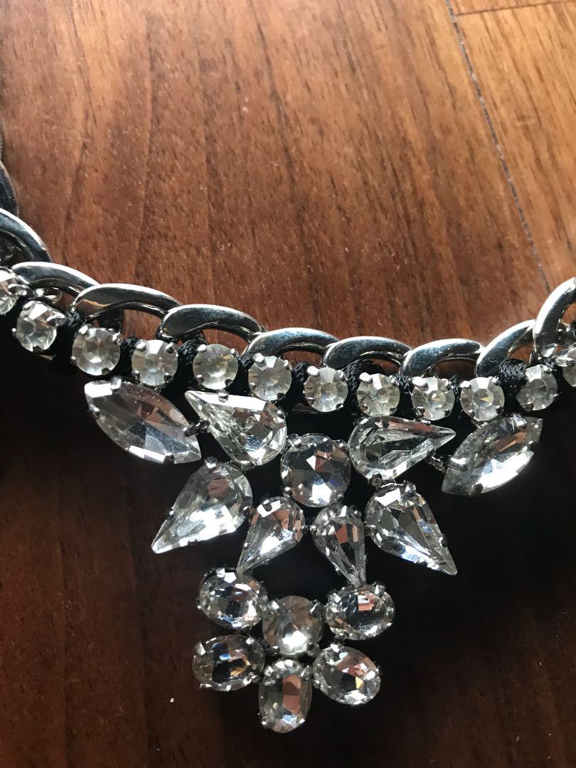 Statement Necklace (Category: Necklaces) located in Singapore. Submitted by TLT23 (Listing ID 185005877, Image 2). Description: Used but like new.