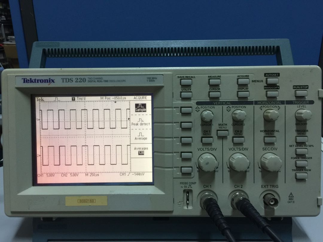 Tektronix TDS220 100MHz 1GS/s Digital Real-Time Oscilloscope, Electronics,  Others on Carousell