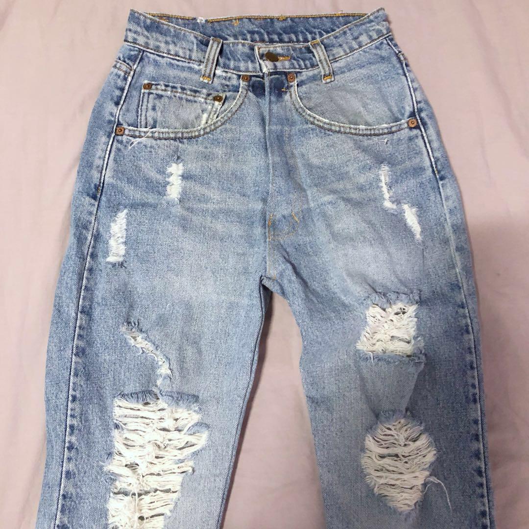ripped levi mom jeans