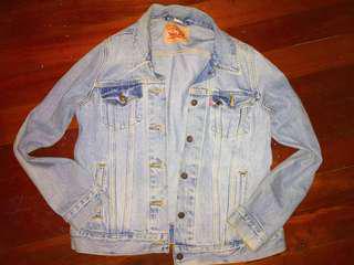 Original *VINTAGE* Levi’s Denim Jacket!!!