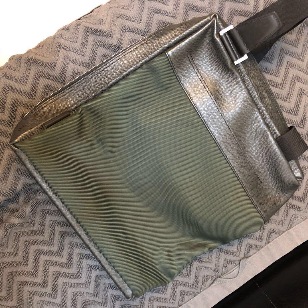 Louis Vuitton Ardoise Taiga Leather Sayan Men's Bag