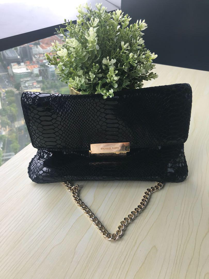 Michael Kors Black Shoulder bag with gold chain strap, Women's Fashion,  Bags & Wallets, Shoulder Bags on Carousell