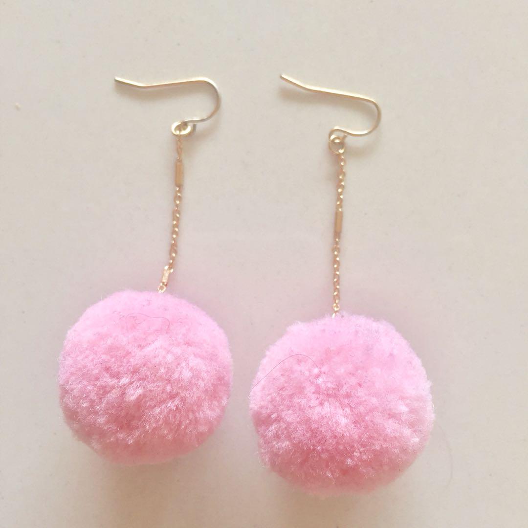 Pink pompom earrings (Category: Rings) located in San Fernando. Submitted by declutterbymica (Listing ID 185133753, Image 1). Description: .