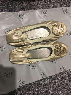 Tory Burch Gold Shoes in Size 6