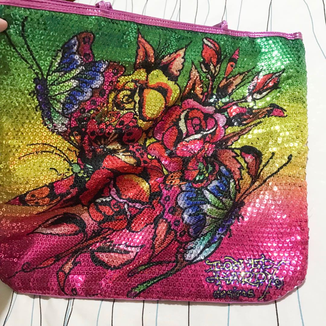 Brand New Ed Hardy Tote Bag (Category: Tote Bags) located in Laoag. Submitted by xokate (Listing ID 185221431, Image 2). Description: Price: ₱520 (retails at $59 but bought for $39 or ₱2000) Brand: Ed Hardy (by Christian Audigier) Type: Tote bag Condition: Brand new/never used with tag Dimensions: 15x15 inches Material: See last photo Color: Multi ++ recycled materials & prominent designer! 🤩.