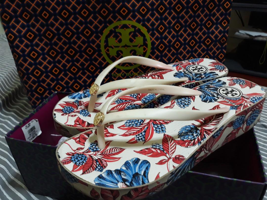 Tory burch thandie wedge flip deals flops