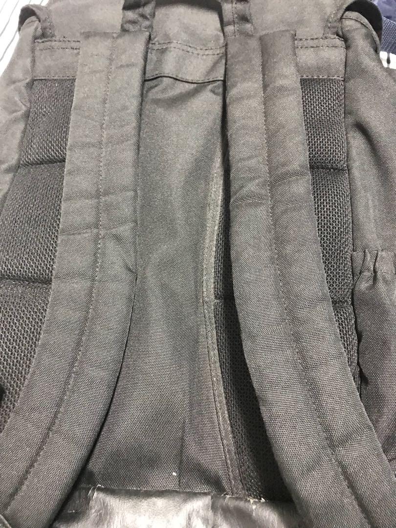 Converse Backpack (Category: Backpacks) located in Singapore. Submitted by cheapestin_town (Listing ID 185227802, Image 2). Description: Condition 8/10 Not using it anymore. .